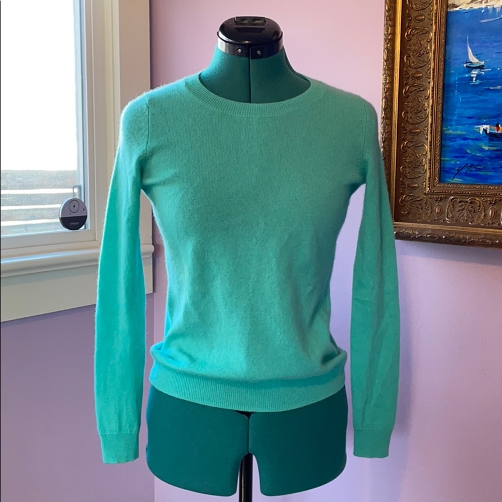 2/$25 Cashmere Petite Turquoise Sweater Size S